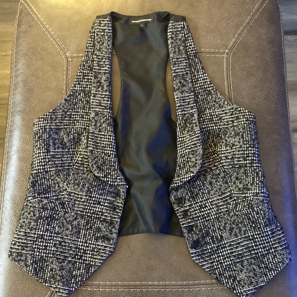 Express Vest Women’s Size 8. Good condition.